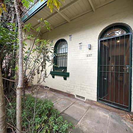 Ultimo Terrace Homestay Sidney Exterior foto